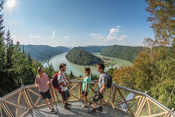 ©WGDDonauOberoesterreichTourismusGmbHHochhauser
Donauschlinge Oberranna Shooting, Wanderer bei der Schlögener Schlinge