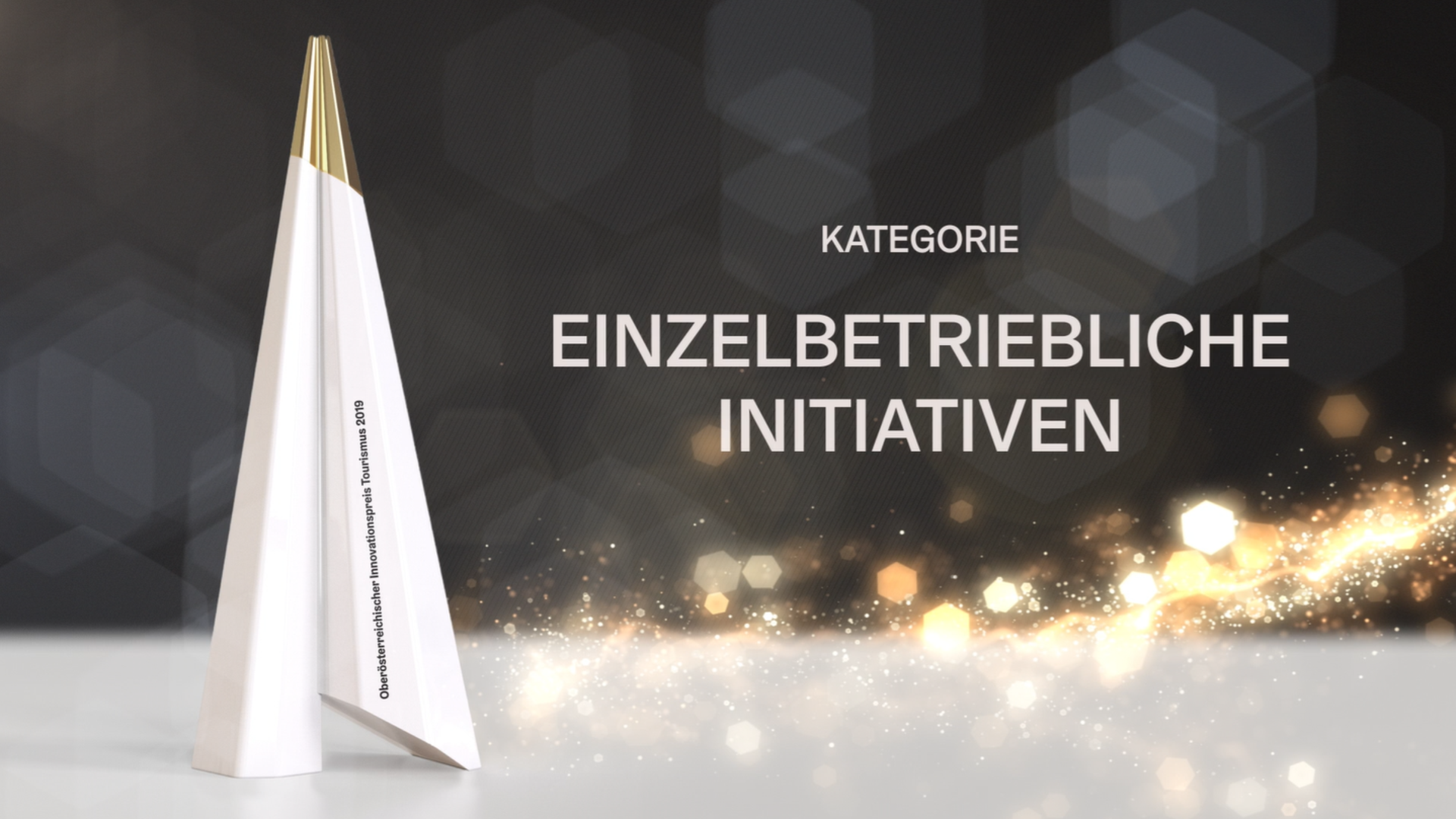 Nominierte Einzelbetriebliche Initiativen_Amago Diese Grafik zeigt die Trophäe Notos - des Oberösterreichischen Innovationspreises Tourismus 2019 in der Kategorie Einzelbetriebliche Initiativen.