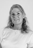 Foto Oberösterreich Tourismus GmbH/Martin Fickert: Silvia König Schwarz-weiß Porträtfoto von Silvia König.